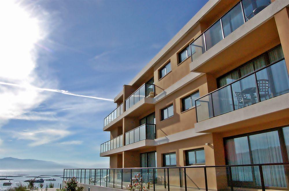 Apartamentos Turisticos Playa De Osmo Corme Bagian luar foto