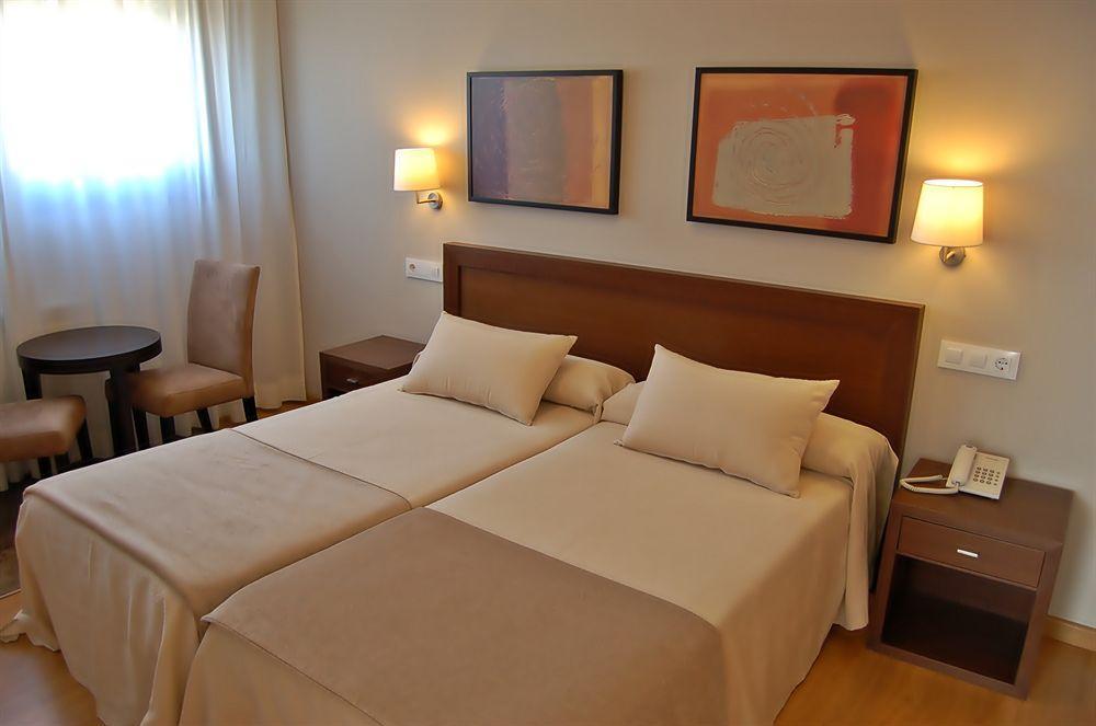 Apartamentos Turisticos Playa De Osmo Corme Bagian luar foto