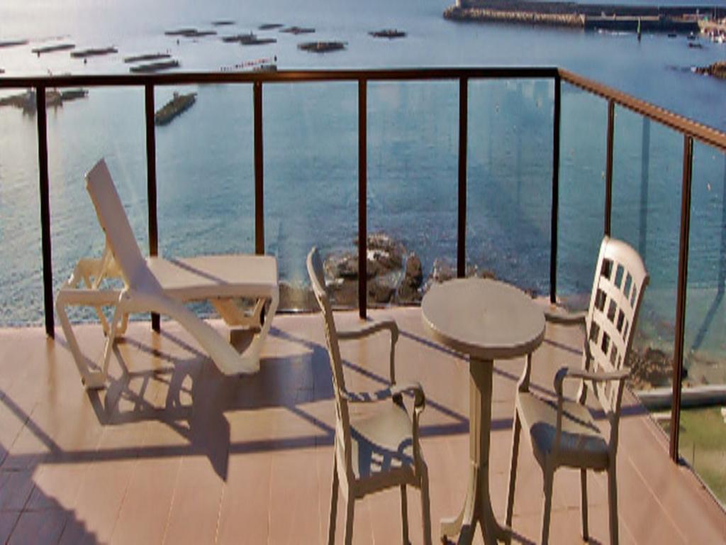 Apartamentos Turisticos Playa De Osmo Corme Bagian luar foto