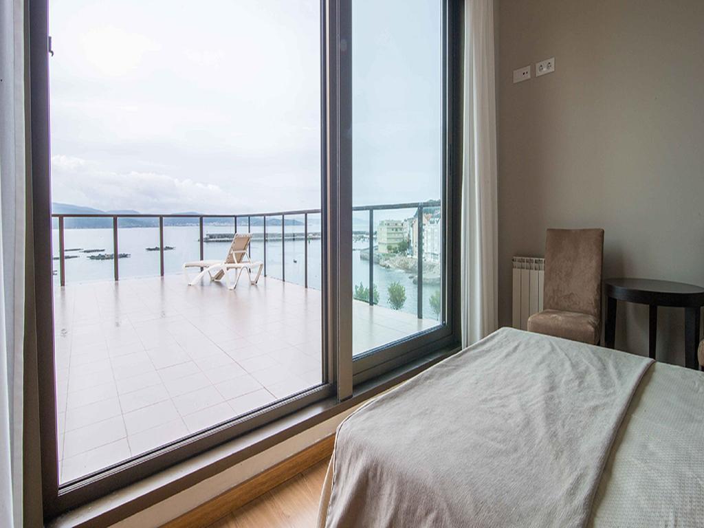 Apartamentos Turisticos Playa De Osmo Corme Bagian luar foto
