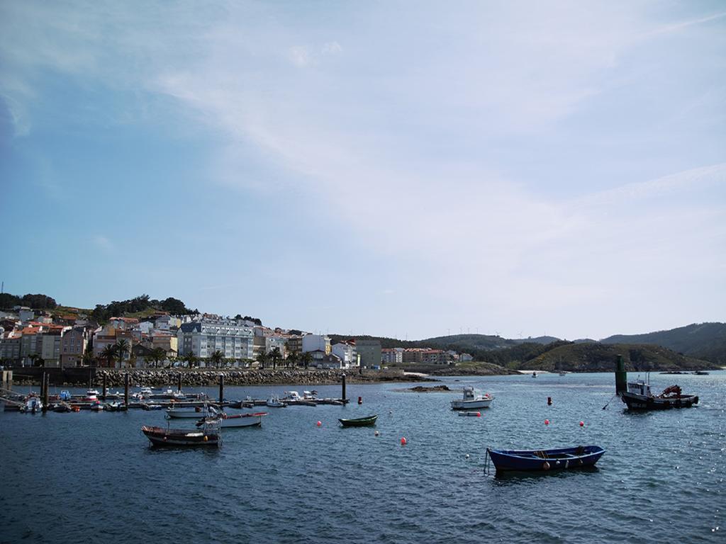 Apartamentos Turisticos Playa De Osmo Corme Bagian luar foto