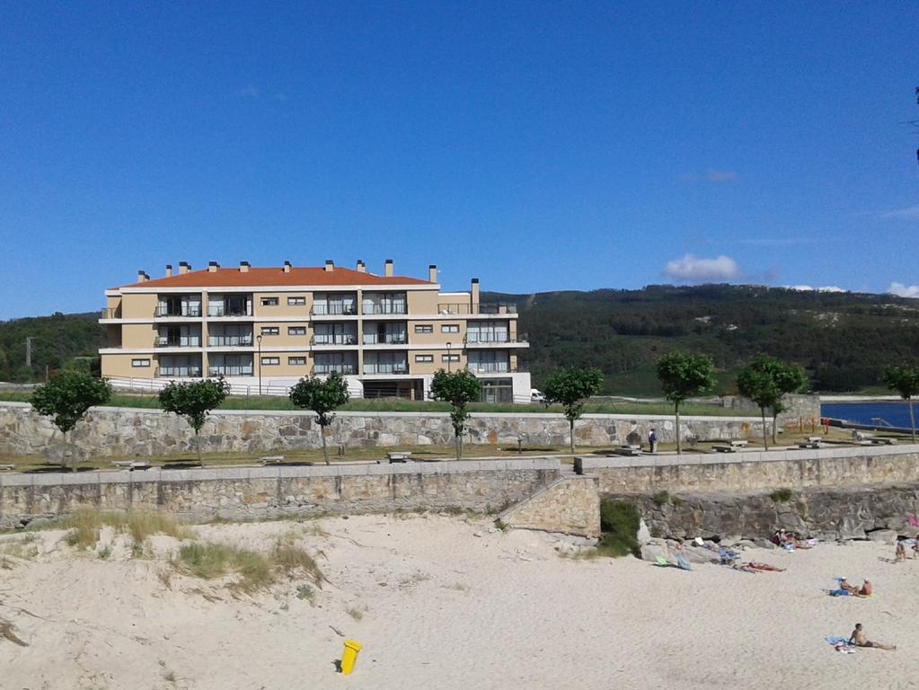 Apartamentos Turisticos Playa De Osmo Corme Bagian luar foto