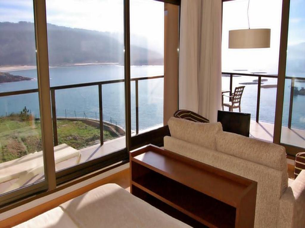 Apartamentos Turisticos Playa De Osmo Corme Bagian luar foto