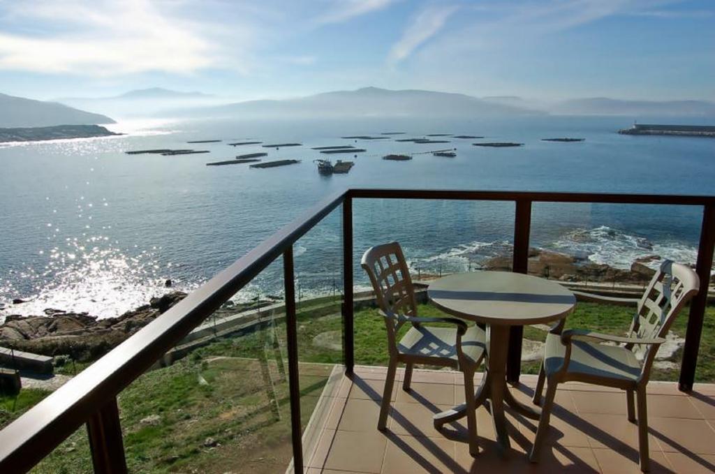 Apartamentos Turisticos Playa De Osmo Corme Bagian luar foto