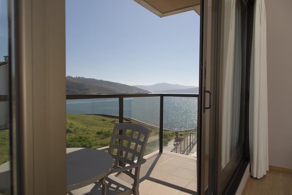 Apartamentos Turisticos Playa De Osmo Corme Bagian luar foto